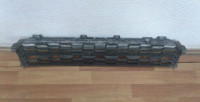 Решетка переднего бампера бу Skoda Superb 3 OEM 3V0853677