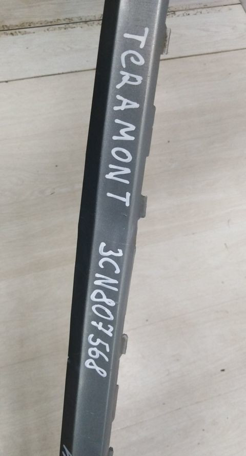 Накладка заднего бампера Volkswagen Teramont 17-20 oem 3CN807568 Накладка заднего бампера Volkswagen Teramont 17-20 oem 3CN807568