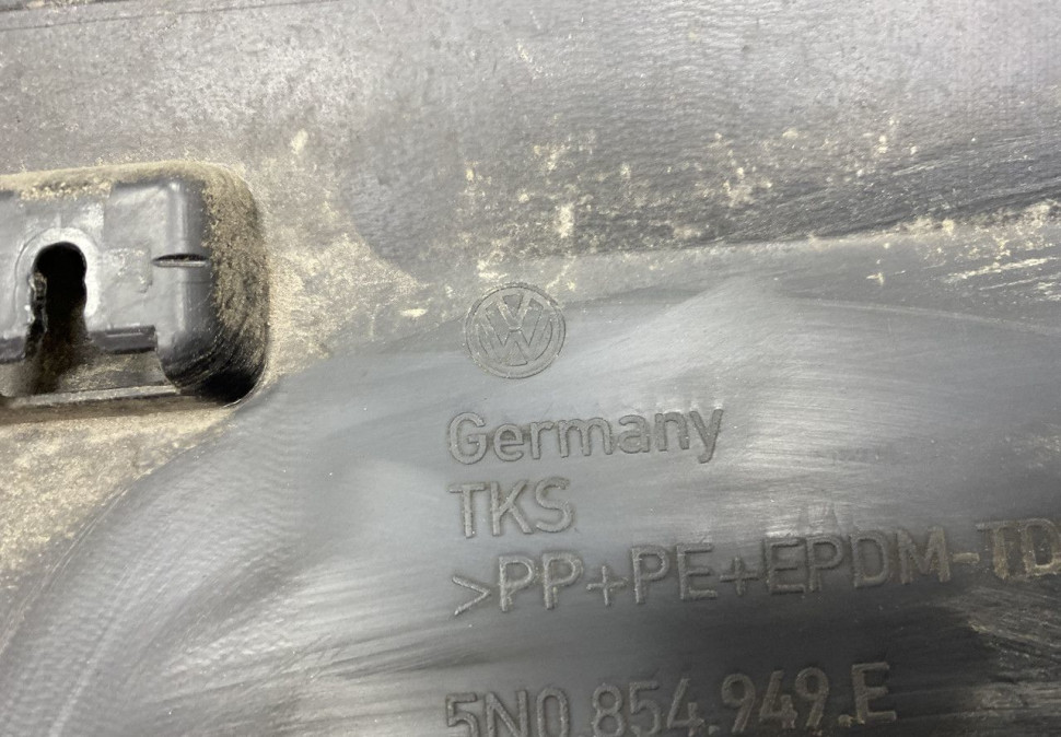 Молдинг двери задний левый Volkswagen Tiguan 1 07-16 oem 5N0854949A Молдинг двери задний левый Volkswagen Tiguan 1 07-16 oem 5N0854949A