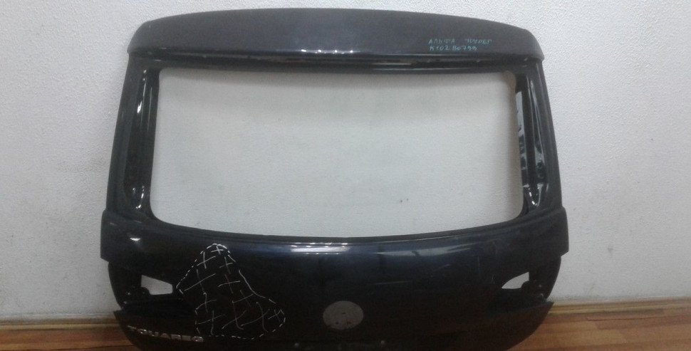 Крышка багажника Volkswagen Touareg NF oem 7p6827105a (вмятина) (скл-3)