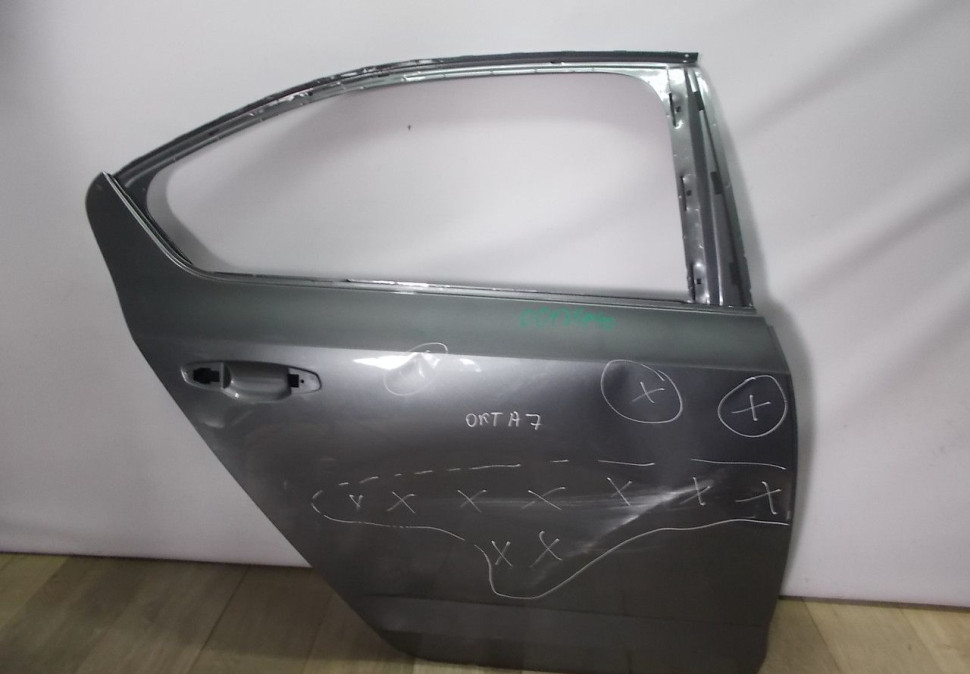 Дверь задняя правая бу Skoda Octavia A7 OEM 5E5833052A