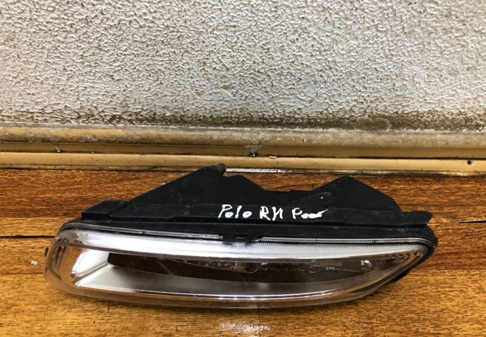 Фара ПТФ правая Volkswagen Polo oem 6Ru941016 (слом 2 креп)