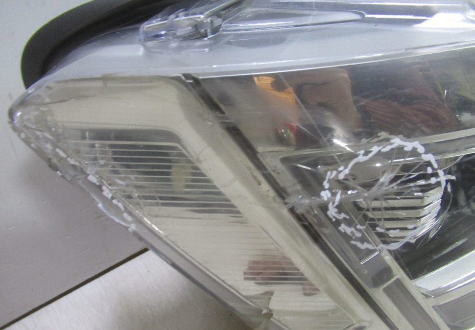 Фара правая Volkswagen Crafter (16>)  LED oem 7c1941036 (трещины на стекле)