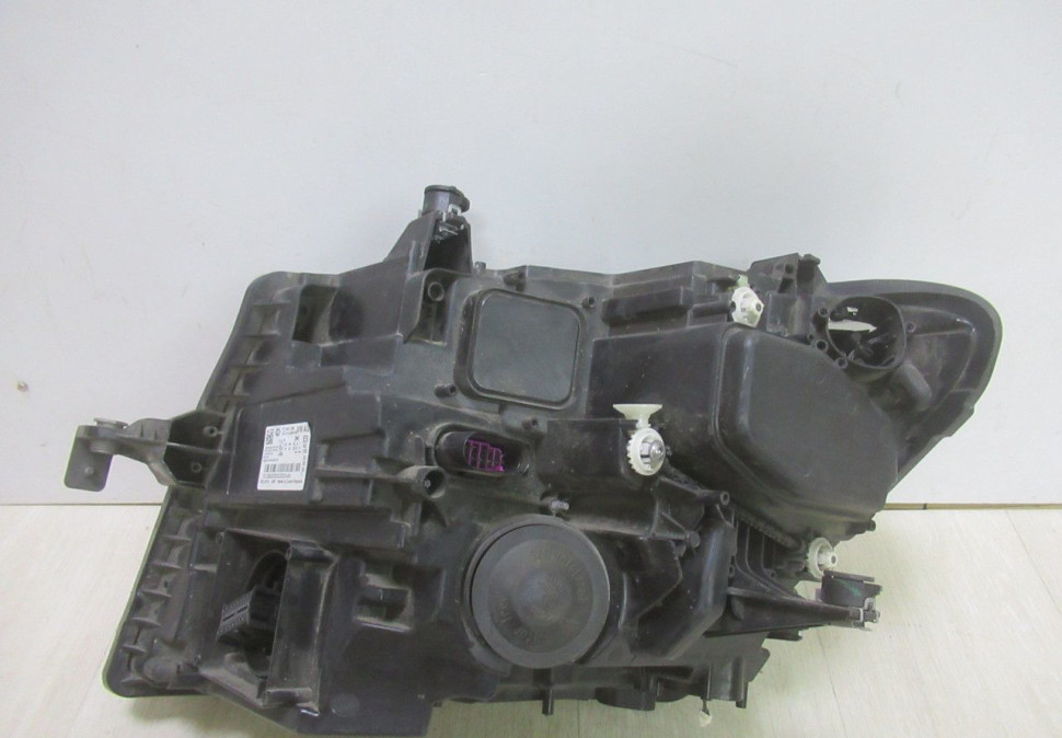 Фара правая Volkswagen Crafter (16>)  LED oem 7c1941036 (трещины на стекле)