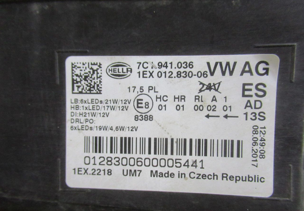 Фара правая Volkswagen Crafter (16>)  LED oem 7c1941036 (трещины на стекле)