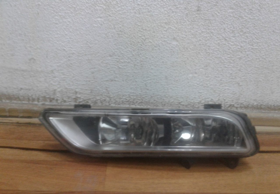 Фара ПТФ левая Volkswagen Passat B7 oem 3aa941661g Фара ПТФ левая Volkswagen Passat B7 oem 3aa941661g