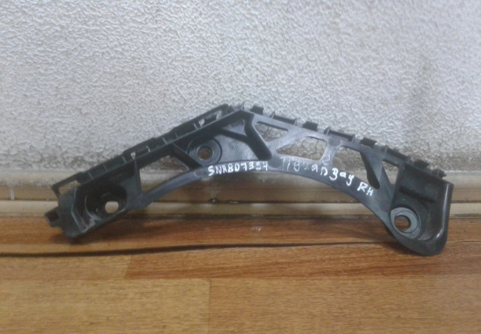 Кронштейн заднего бампера Volkswagen Tiguan 2 oem 5nr807394