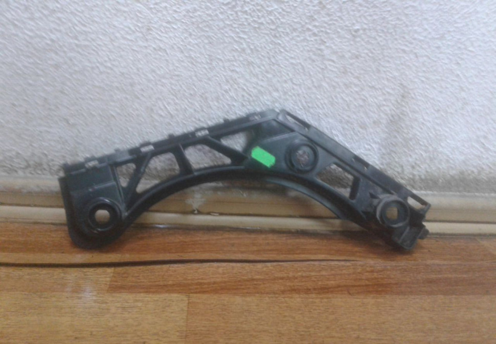 Кронштейн заднего бампера Volkswagen Tiguan 2 oem 5nr807394
