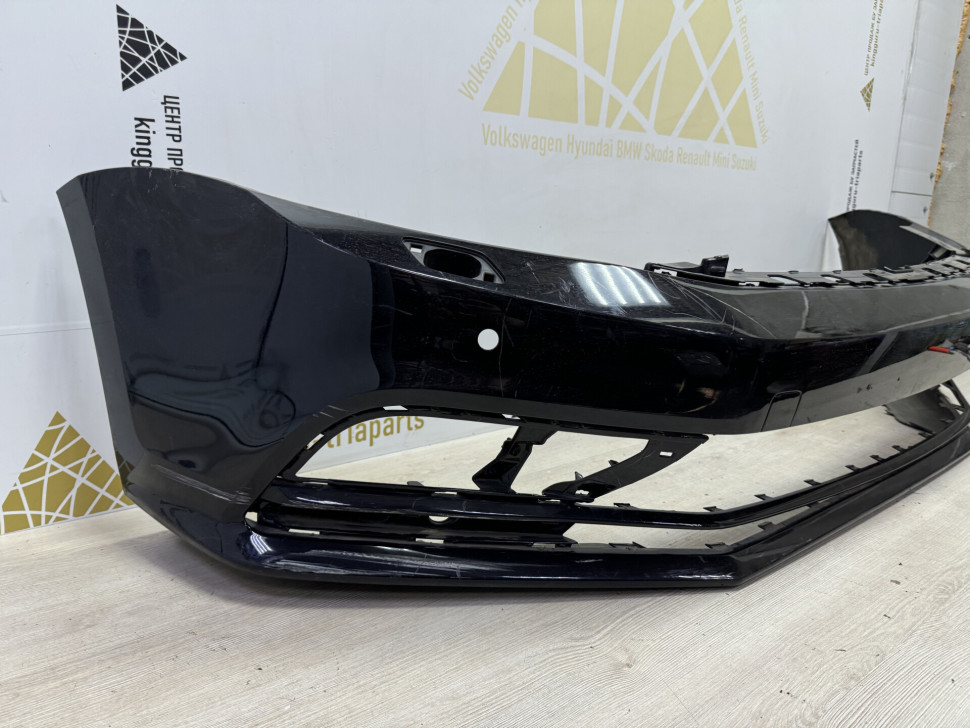 Бампер передний Volkswagen Jetta 6 рестайлинг OEM 5CU807221A Бампер передний Volkswagen Jetta 6 рестайлинг OEM 5CU807221A
