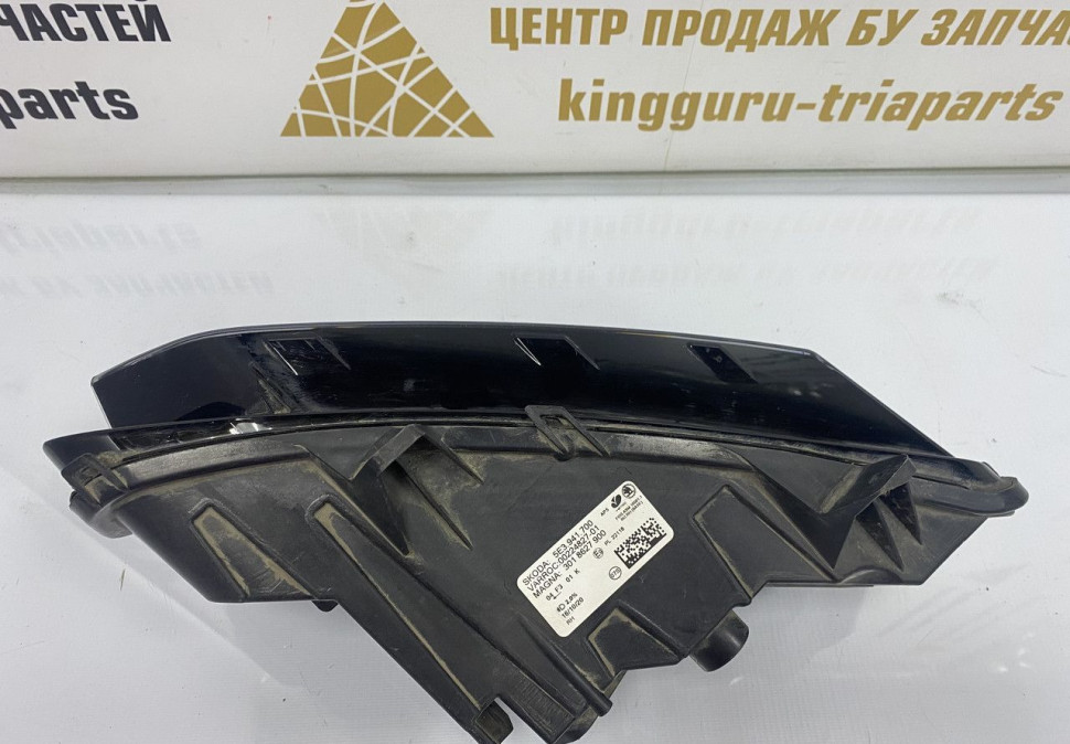 Фара LED ЛЕД противотуманная правая Skoda Octavia A8 OEM 5E3941700 Фара LED ЛЕД противотуманная правая Skoda Octavia A8 OEM 5E3941700