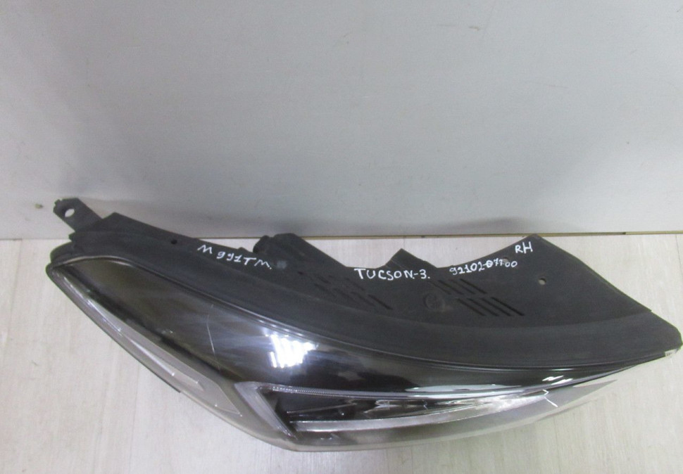 Фара правая LED Hyundai Tucson 3 2018 OEM 92102D7700