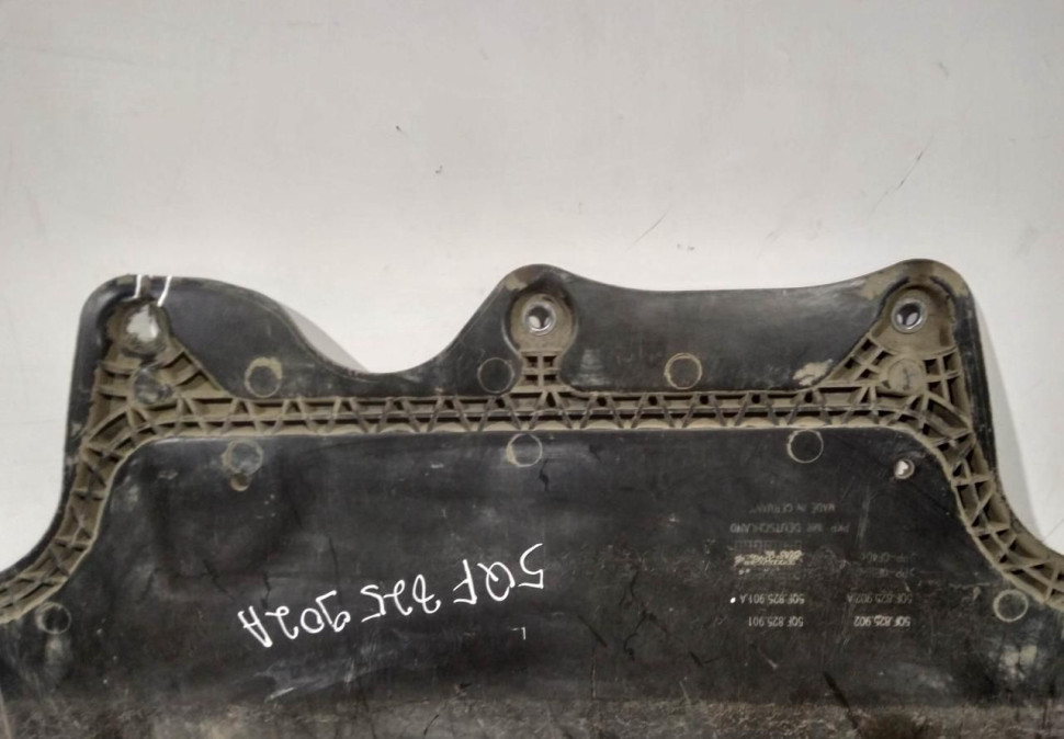 Защита двигателя Skoda Kodiaq OEM 5QF825902A Защита двигателя Skoda Kodiaq OEM 5QF825902A