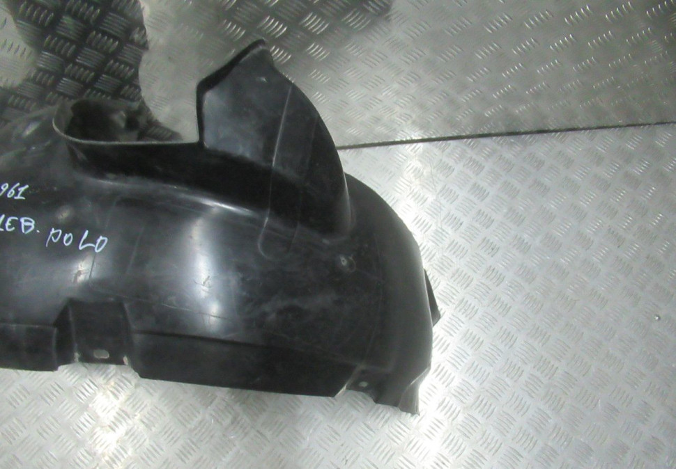 Подкрылок передний левый Volkswagen Polo oem 6ru809961