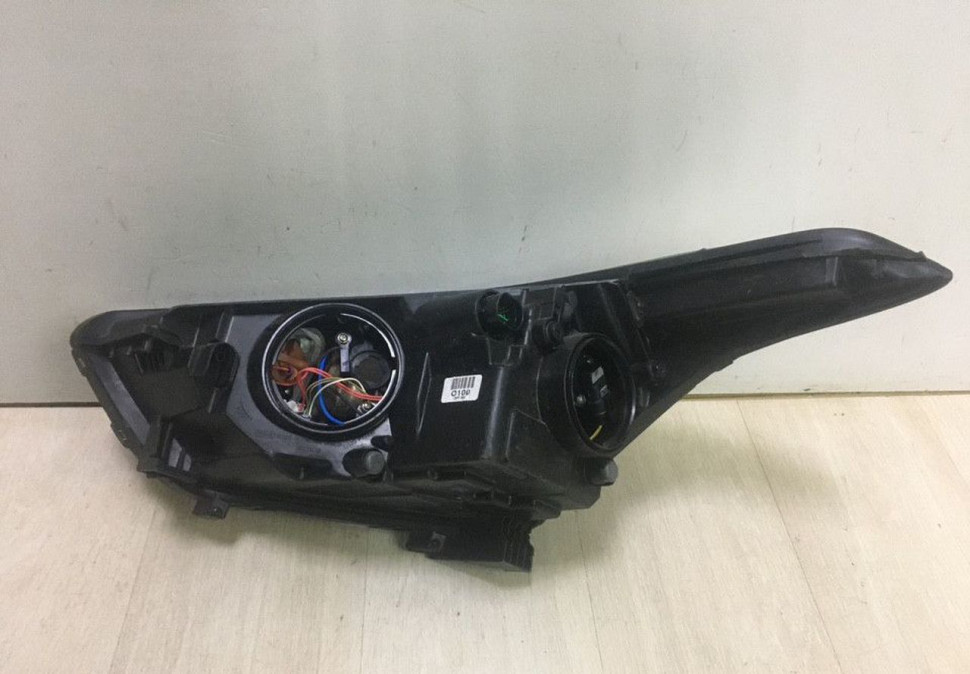 Фара  правая галоген (диодная,линзованная)  Hyundai Creta oem 92102m0100