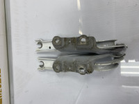 Петля капота правая левая  Skoda Rapid OEM 5JA823302A 5JA823301A