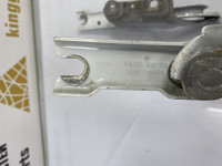 Петля капота правая левая  Skoda Rapid OEM 5JA823302A 5JA823301A