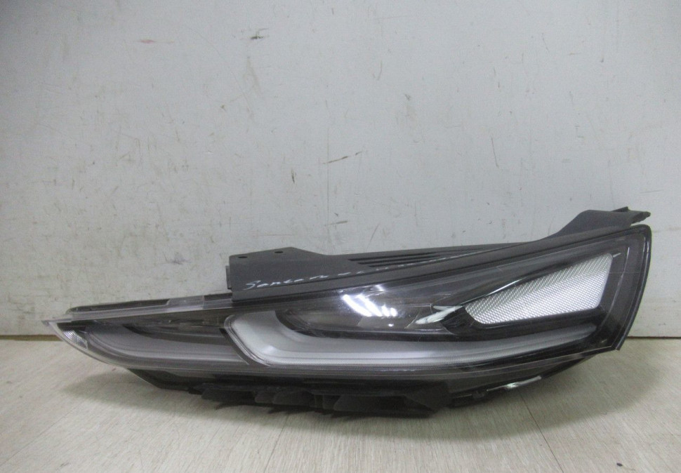 Габарит левый LED Hyndai Santa Fe 4 oem 92207s1000