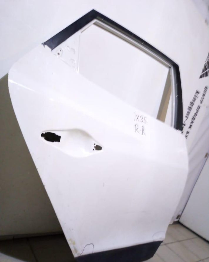 Дверь задняя правая Hyundai IX35 (10-15) oem 770042Y010 (скл-3)