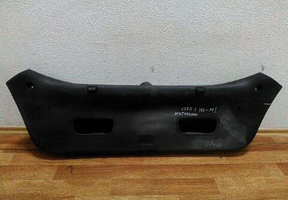 Обшивка багажника Kia Ceed 2 (12-17) oem 81751a2000