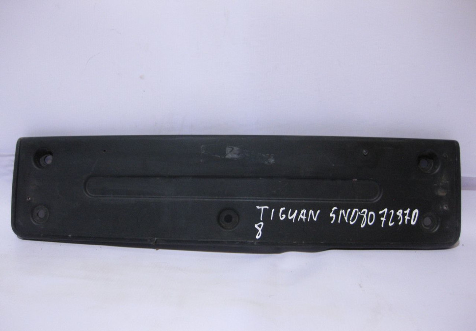 Подиум накладка номерного знака Volkswagen Tiguan oem 5n0807287 (скл-3)