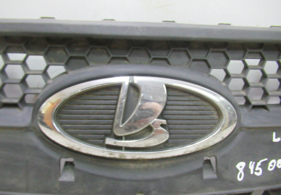 Решетка радиатора Lada Largus oem 8450000248 (в хорошем состоянии) (скл-3)