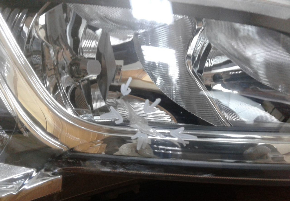 Фара правая Fiat Ducato 3 (15>)  oem 1374292080 (слом. ниж. крепл. , скол на стекле)