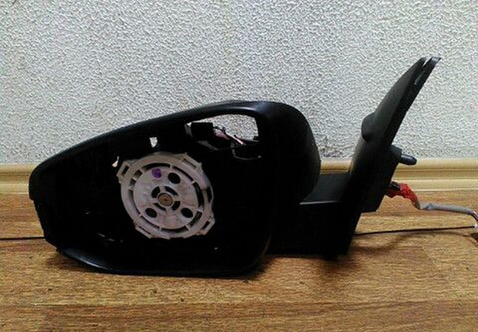 Корпус зеркала левый Toyota RAV4 с трещиной (Скл-3) Корпус зеркала левый Toyota RAV4 с трещиной (Скл-3)