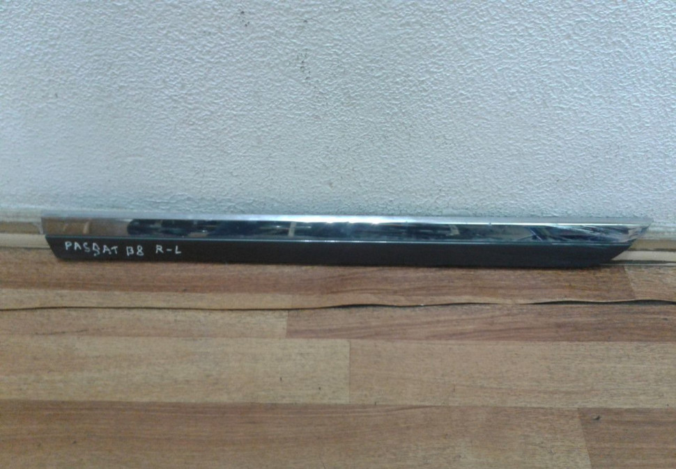 Молдинг двери задний левый Volkswagen Passat B8 oem 3g0854949