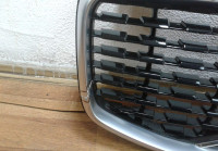 Решетка радиатора Volvo XC60 2 oem 31457464 (трещ. хрома)