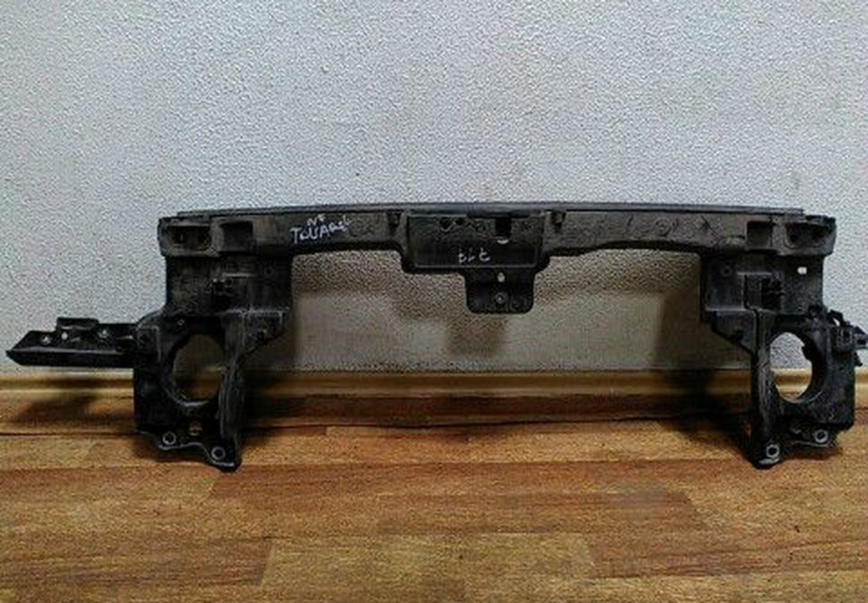 Панель передняя Volkswagen Touareg NF сломана левая сторона OEM 7P6805594 (скл-3)