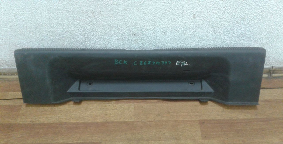 Обивка задней панели бу Skoda Yeti OEM 5L6863485A