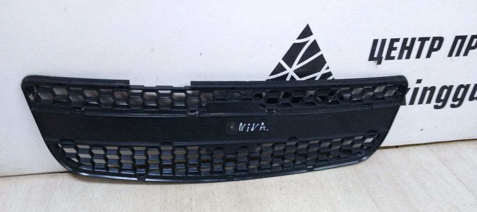 Решетка радиатора Chevrolet Niva oem 212308401015550 (скл-3)