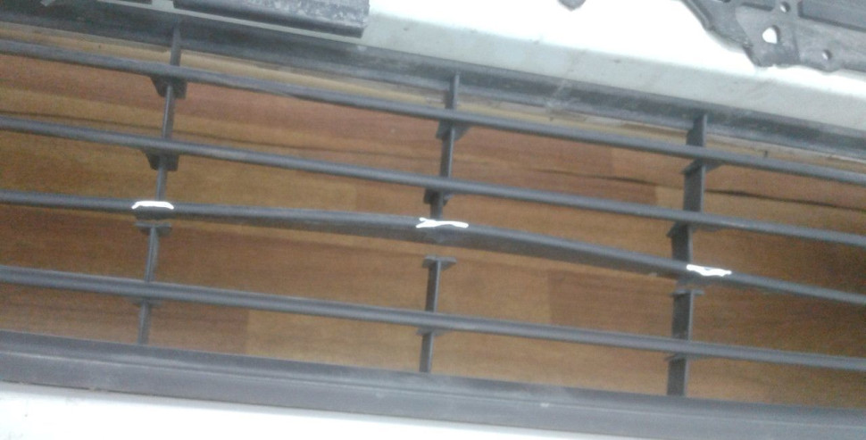 Бампер передний Volkswagen Golf 6 oem 5k0807221 (вмятина, трещина) Бампер передний Volkswagen Golf 6 oem 5k0807221 (вмятина, трещина)