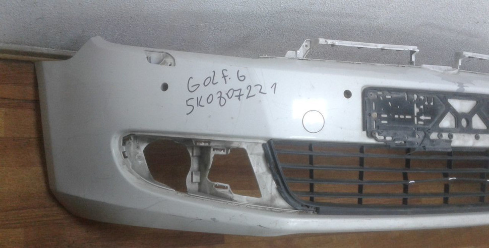 Бампер передний Volkswagen Golf 6 oem 5k0807221 (вмятина, трещина) Бампер передний Volkswagen Golf 6 oem 5k0807221 (вмятина, трещина)