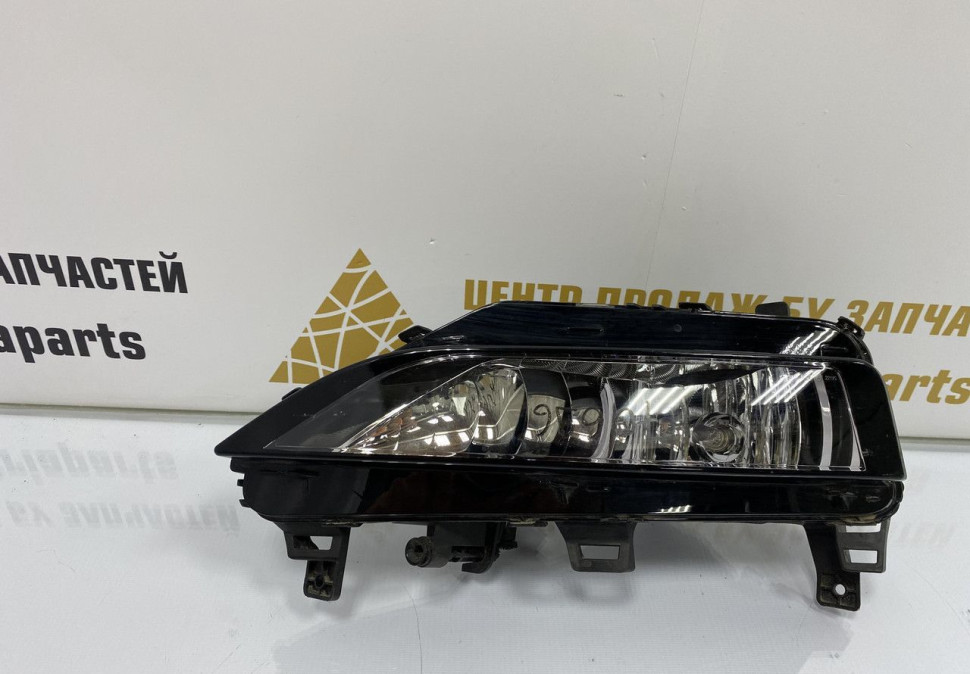 Фара противотуманная левая Skoda Rapid 2 OEM 60U941699