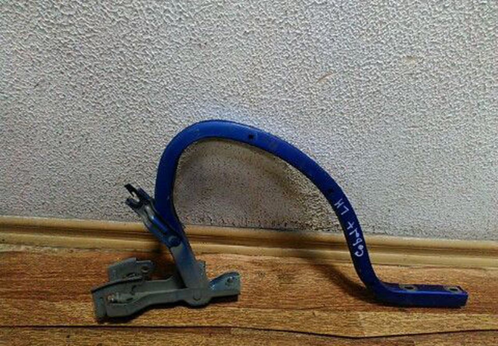 Петля крышки багажника левая Chevrolet Cobalt