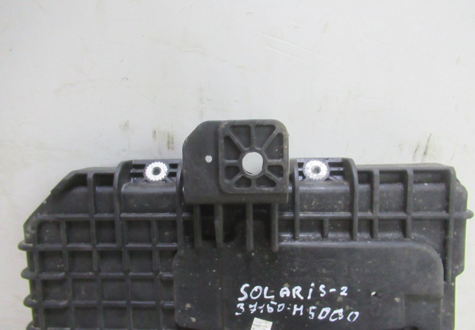 Поддон площадка АКБ Hyundai Solaris 2 oem 37150h5000