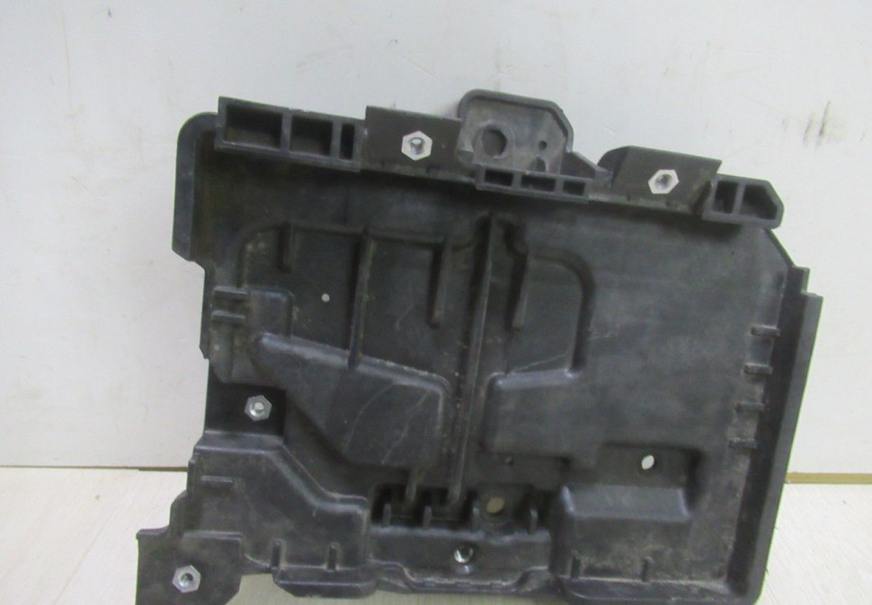 Поддон площадка АКБ Hyundai Solaris 2 oem 37150h5000