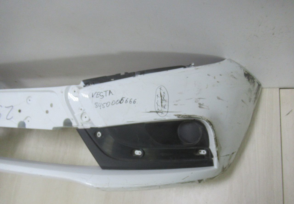 Бампер передний Lada Vesta oem 8450006666 (трещина) (скл-3)