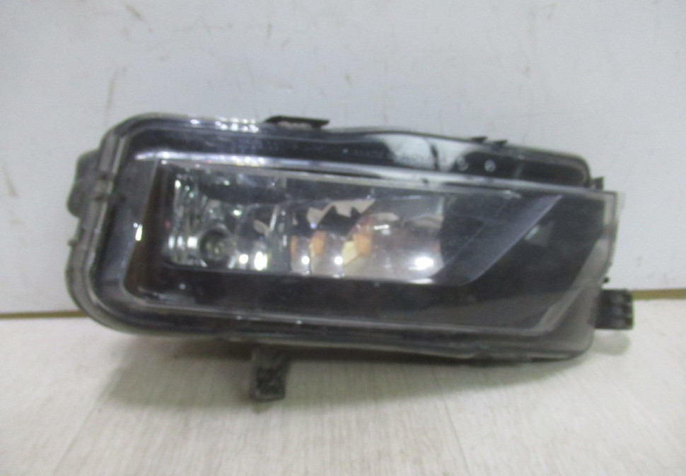 Противотуманная фара правая Volkswagen Crafter oem 7c0941662a (слом.1крепл) (трещины в корпусе)