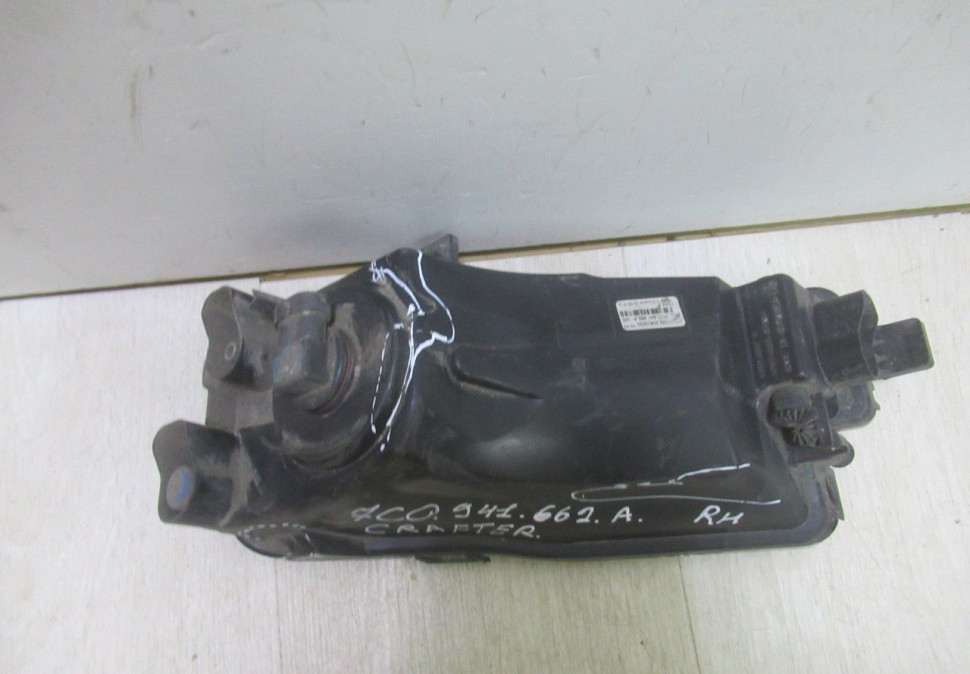 Противотуманная фара правая Volkswagen Crafter oem 7c0941662a (слом.1крепл) (трещины в корпусе) Противотуманная фара правая Volkswagen Crafter oem 7c0941662a (слом.1крепл) (трещины в корпусе)