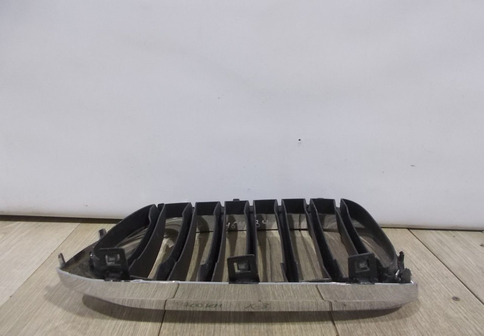 Решетка радиатора правая бу BMW X3 G01 OEM 51137464934 Решетка радиатора правая бу BMW X3 G01 OEM 51137464934