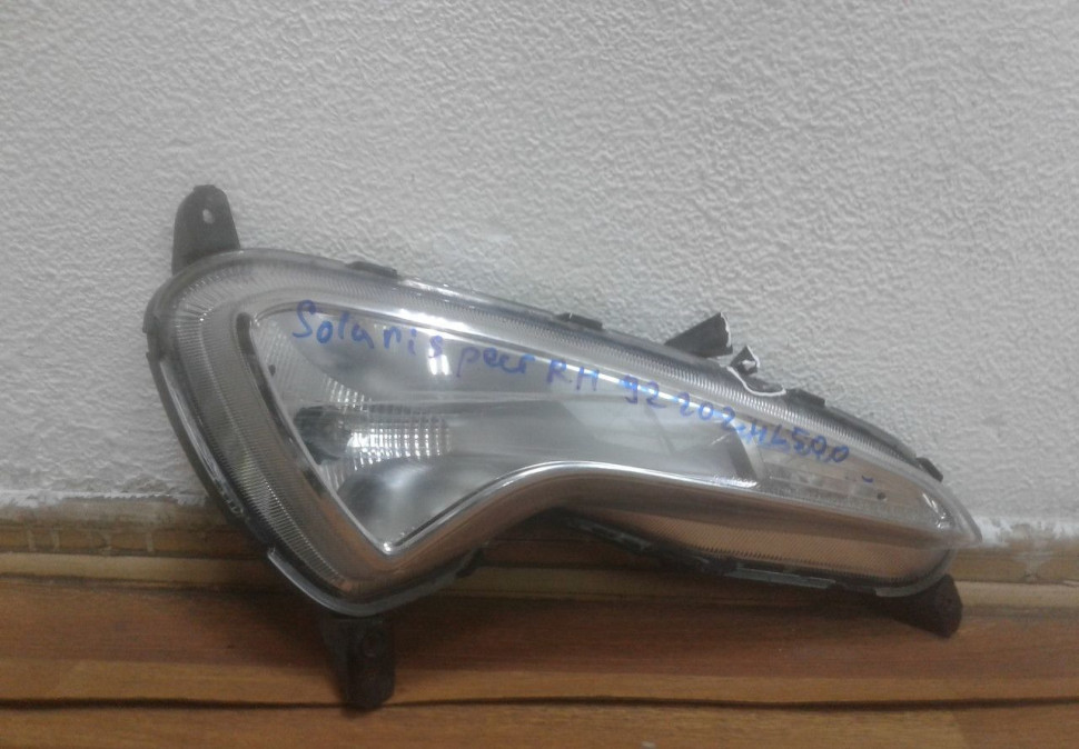 Фара ПТФ правая Hyundai Solaris рест  (14>17) oem 922024l500 (слом.1 креп.)