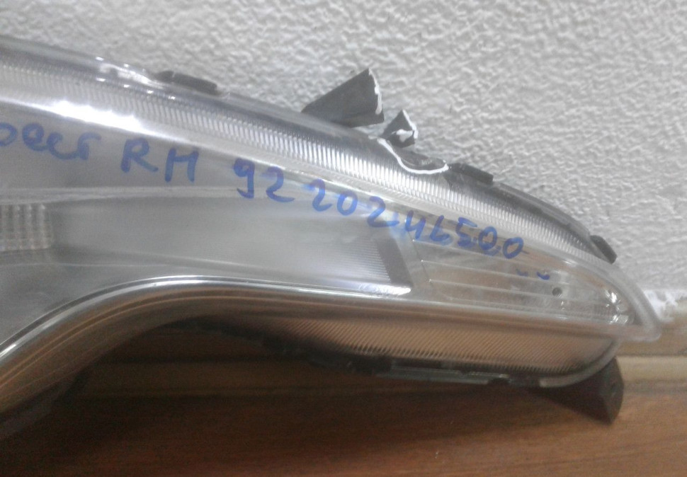 Фара ПТФ правая Hyundai Solaris рест  (14>17) oem 922024l500 (слом.1 креп.)
