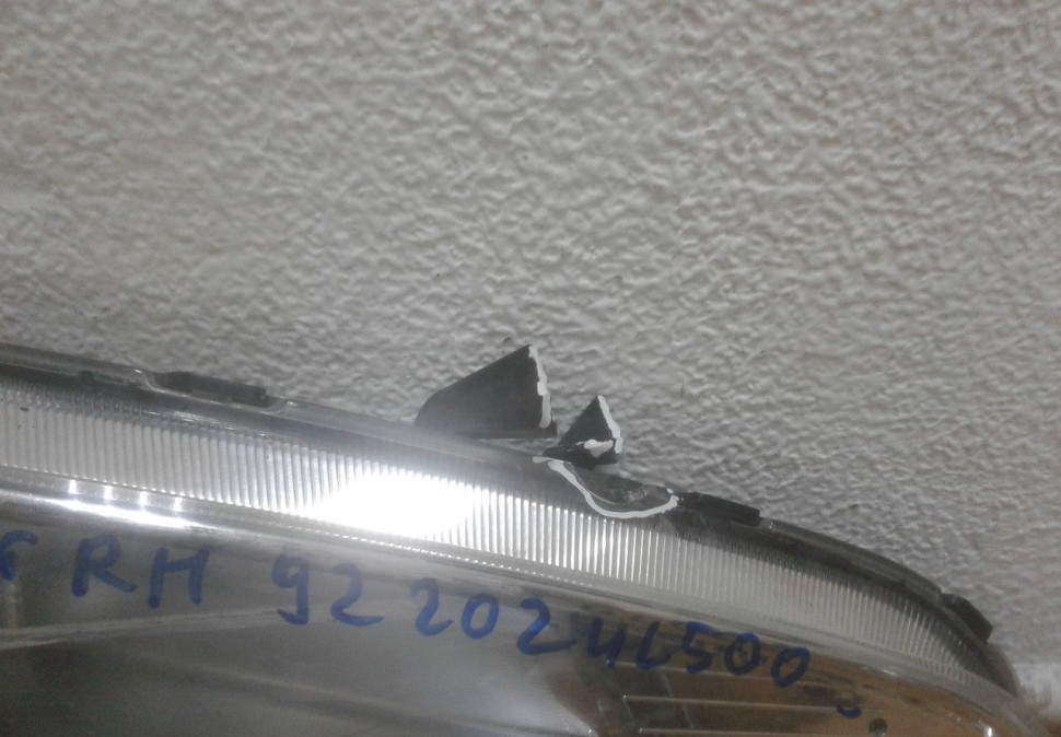 Фара ПТФ правая Hyundai Solaris рест  (14>17) oem 922024l500 (слом.1 креп.)