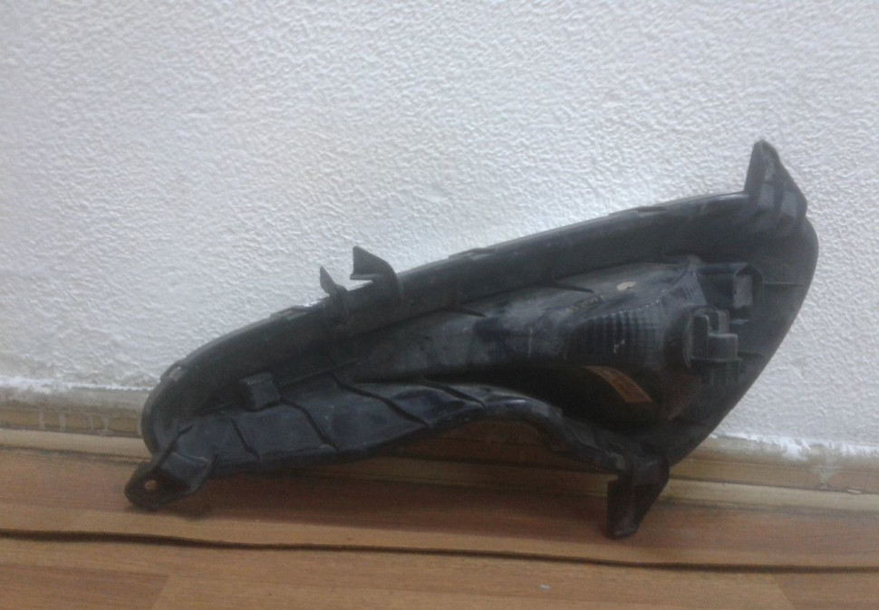 Фара ПТФ правая Hyundai Solaris рест  (14>17) oem 922024l500 (слом.1 креп.)