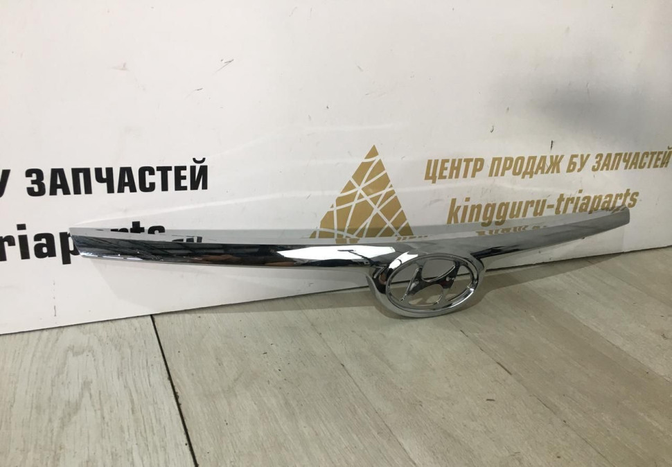 Молдинг решетки радиатора Hyundai I30 (07-10) oem 863522L000
