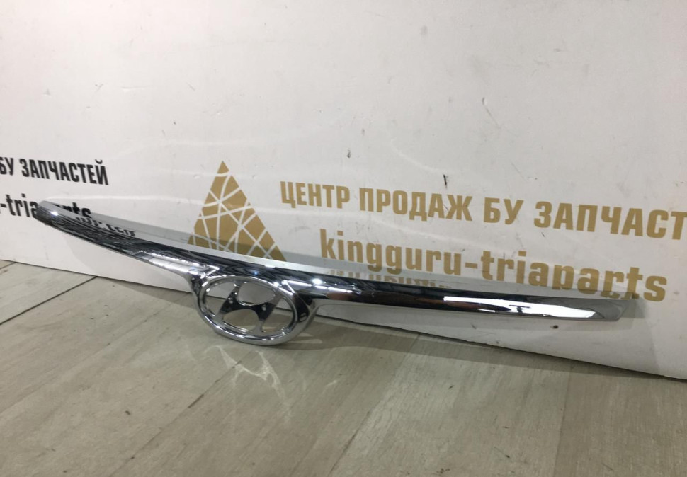 Молдинг решетки радиатора Hyundai I30 (07-10) oem 863522L000