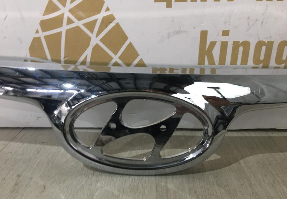 Молдинг решетки радиатора Hyundai I30 (07-10) oem 863522L000