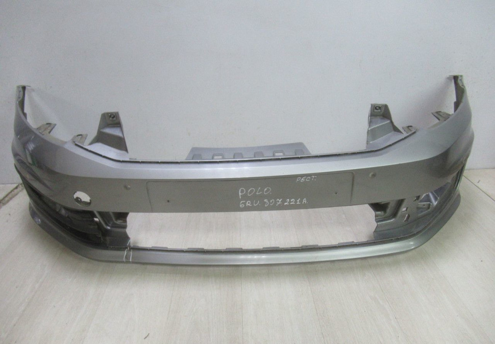 Бампер передний Volkswagen Polo 5 Sedan (15>) oem 6RU807221A